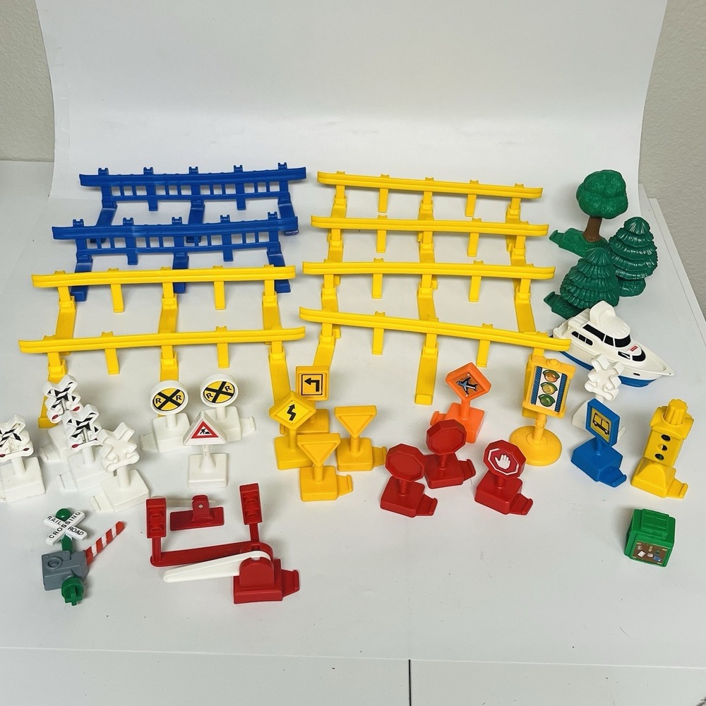 Vintage Fisher Price GeoTrax accessory & Guard Rail Lot‎